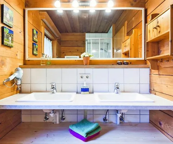 In Eben With Panoramic Mountain Views エーベン・イム・ポンガウ